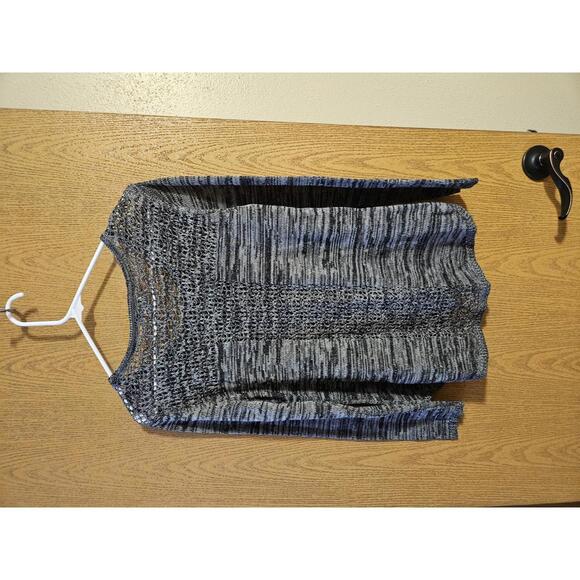 One World sweater - Picture 5 of 8